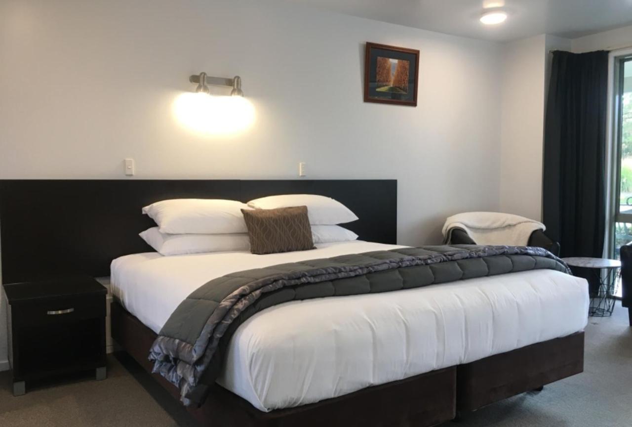Colonial Manor Motel ครอมเวลล์ ภายนอก รูปภาพ