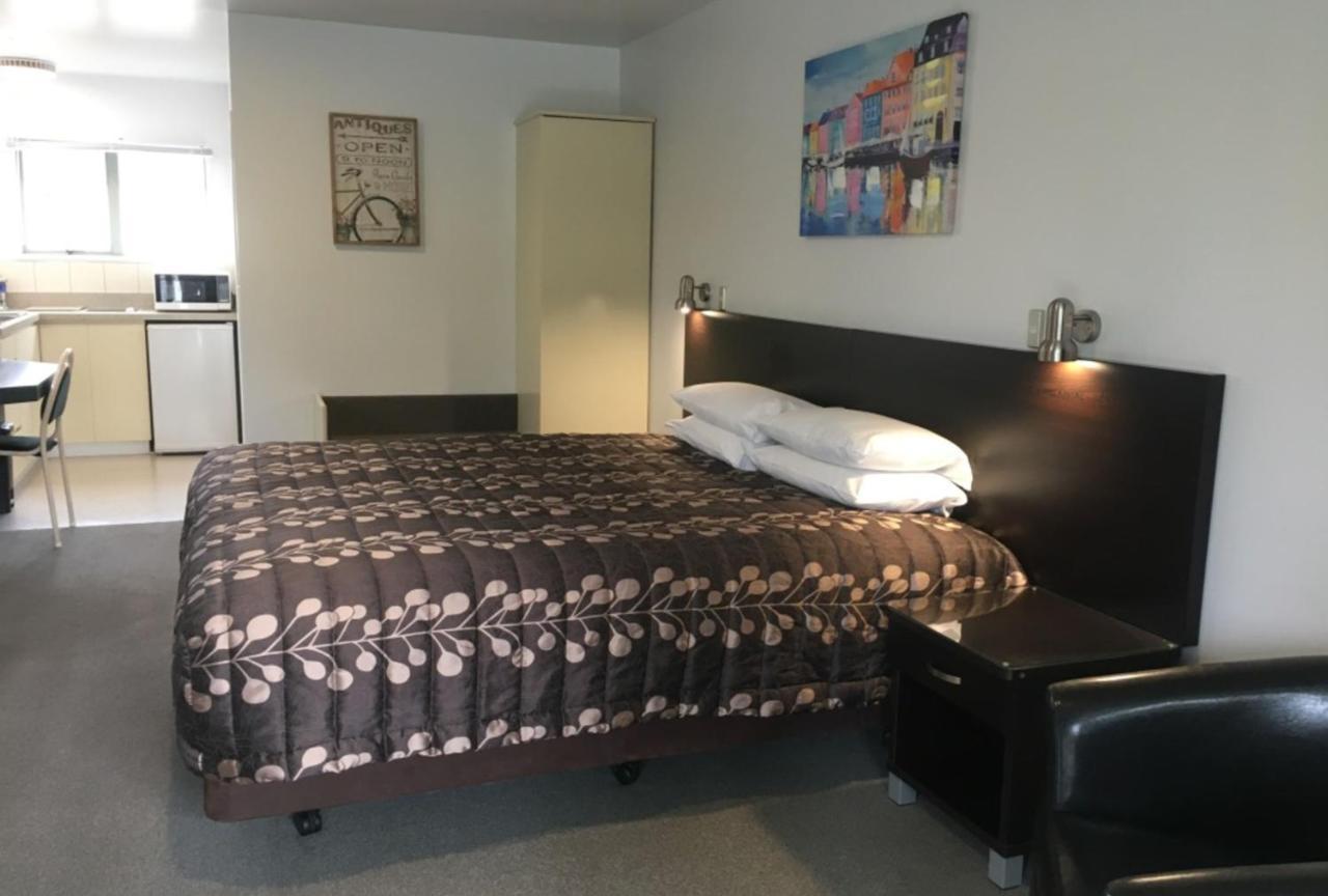 Colonial Manor Motel ครอมเวลล์ ภายนอก รูปภาพ