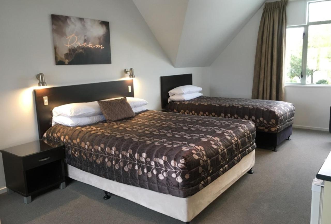 Colonial Manor Motel ครอมเวลล์ ภายนอก รูปภาพ