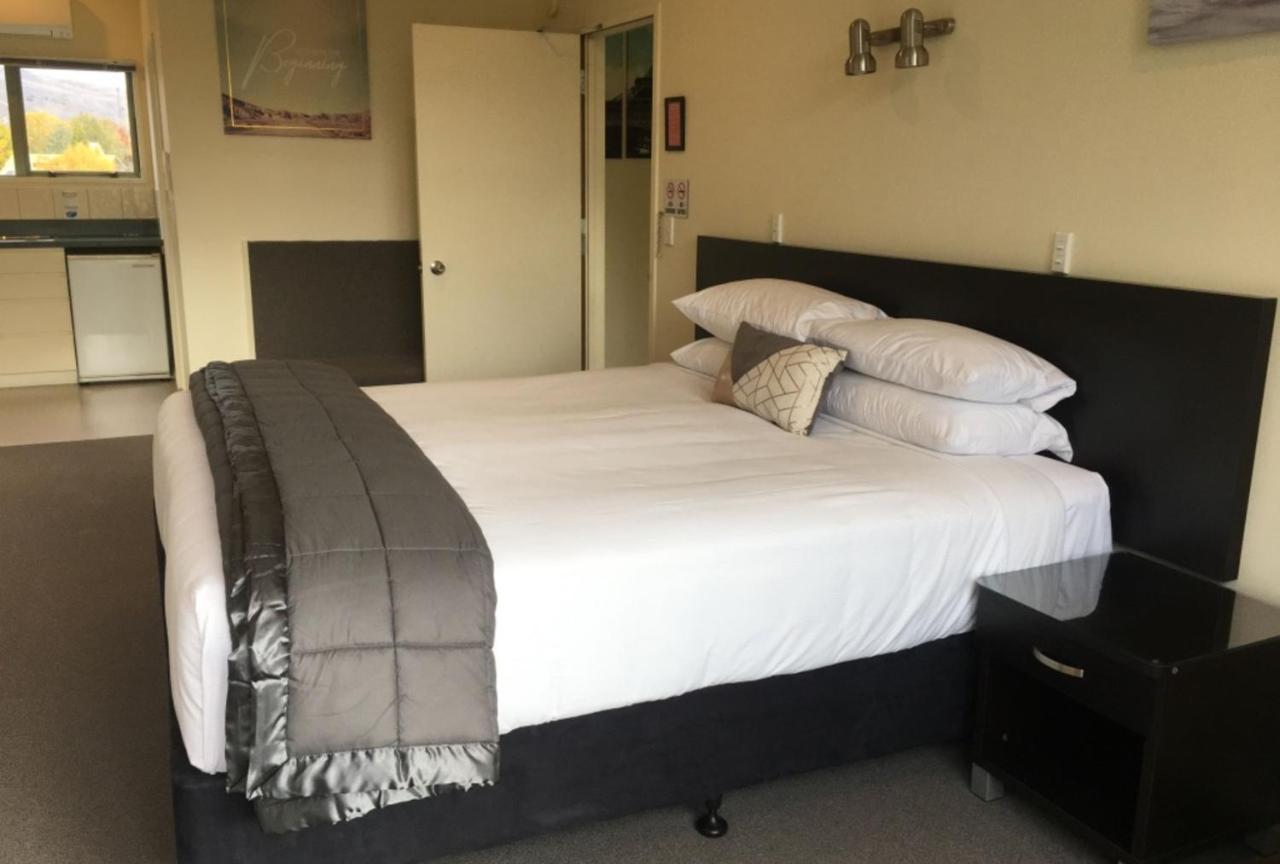 Colonial Manor Motel ครอมเวลล์ ภายนอก รูปภาพ