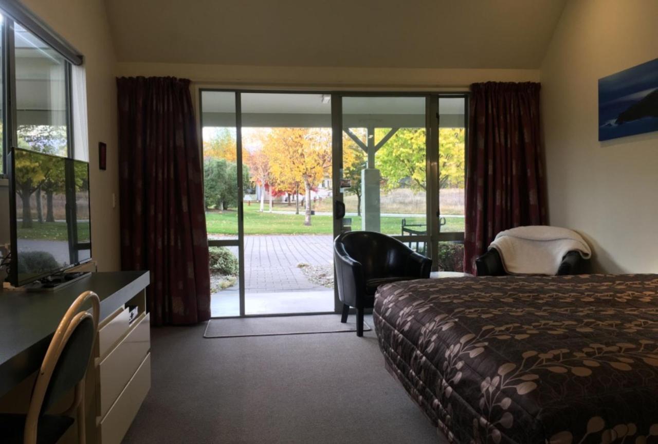 Colonial Manor Motel ครอมเวลล์ ภายนอก รูปภาพ